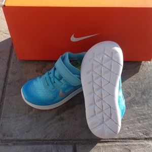 Nike Shoes - Brand new girls Nike free sneakers. Nike Shoes - Brand new girls Nike free sneakers.